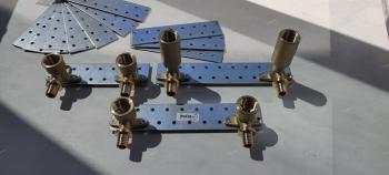 Пластина монтажная для водорозеток 100 мм + 2 уголка с настенным креплением 16 х 1/2'', латунь - Профессиональное сантехническое и инженерное оборудования для систем отопления, водоснабжения, холодоснабжения, газоснабжения. Умные технологии, Екатеринбург